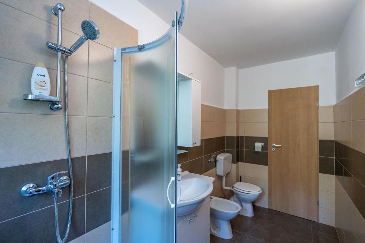 Stara Baska Apartments Bagian luar foto
